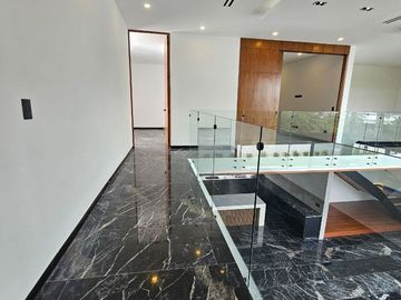 Casa de 5 recamaras una de ellas en PLANTA BAJA en Yucatán Country Club