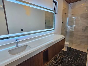 Casa de 5 recamaras una de ellas en PLANTA BAJA en Yucatán Country Club