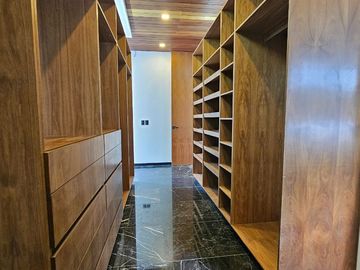 Casa de 5 recamaras una de ellas en PLANTA BAJA en Yucatán Country Club