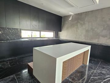 Casa de 5 recamaras una de ellas en PLANTA BAJA en Yucatán Country Club