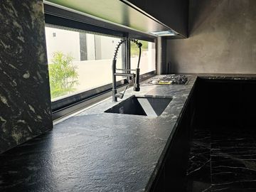 Casa de 5 recamaras una de ellas en PLANTA BAJA en Yucatán Country Club