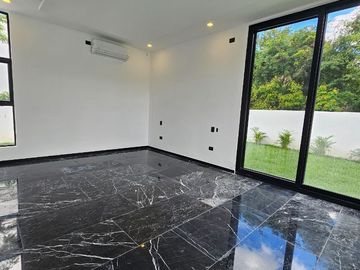 Casa de 5 recamaras una de ellas en PLANTA BAJA en Yucatán Country Club