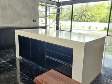 Casa de 5 recamaras una de ellas en PLANTA BAJA en Yucatán Country Club