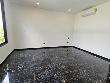 Casa de 5 recamaras una de ellas en PLANTA BAJA en Yucatán Country Club