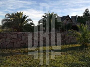 CASA EN VENTA CON GRAN PARQUE EN CARLOS PAZ. BARRIO CERRADO LAGO AZUL. VISTA PANORAMICA