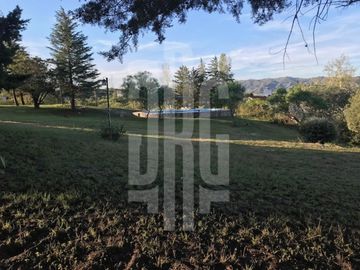 CASA EN VENTA CON GRAN PARQUE EN CARLOS PAZ. BARRIO CERRADO LAGO AZUL. VISTA PANORAMICA