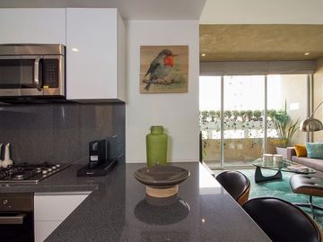 Penthouse con terraza semi techada de 37 m2, 4 estacionamientos, alberca con car