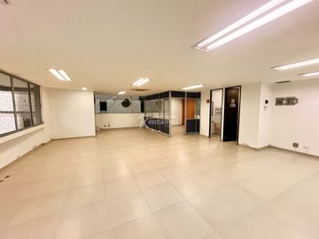oficina en arriendo en milla de oro. Cod A777239