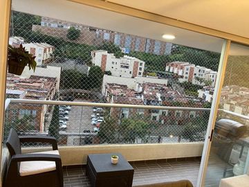 apartamento en arriendo en loma del indio. Cod A9434011