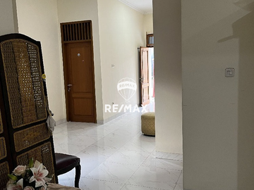 Dijual Rumah Strategis Jakarta Timur – 5+1 KT, Asri & Siap Huni di Duren Sawit
