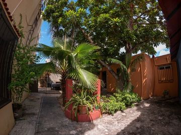 CASA EN VENTA MERIDA  F-2115 $12,000,000  4 RC.  COL. MAYA