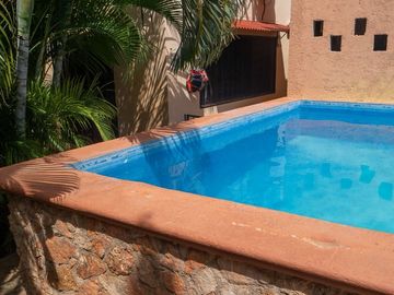 CASA EN VENTA MERIDA  F-2115 $12,000,000  4 RC.  COL. MAYA