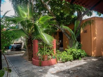 CASA EN VENTA MERIDA  F-2115 $12,000,000  4 RC.  COL. MAYA