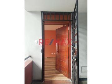 ✨ ¡Oportunidad única en Trujillo! ✨

Descubre tu próximo hogar en este acogedor departamento, ubicado en la privilegiada dirección de Av. Costa Rica