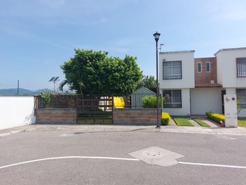 Casa de 3 rec., alberca, terreno 185 m2 en Real Santa Fe, Xochitepec, Mor.