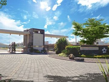 Casa de 3 rec., alberca, terreno 185 m2 en Real Santa Fe, Xochitepec, Mor.