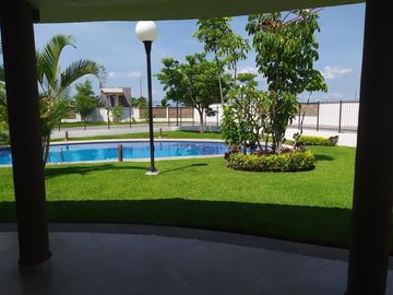 Casa de 3 rec., alberca, terreno 185 m2 en Real Santa Fe, Xochitepec, Mor.
