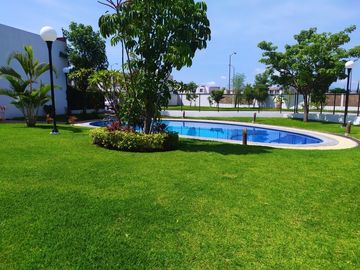 Casa de 3 rec., alberca, terreno 185 m2 en Real Santa Fe, Xochitepec, Mor.