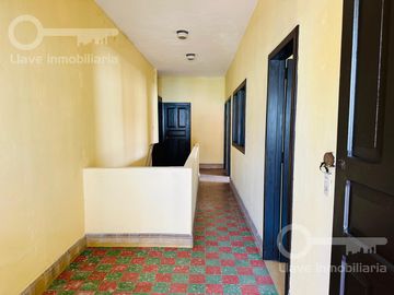 Venta de Casa de 2 niveles y 3 habitaciones en calle Zamora, Col. Centro, Coatzacoalcos, Ver.