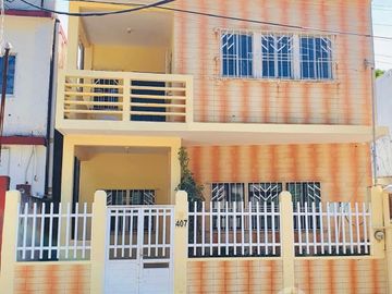 Venta de Casa de 2 niveles y 3 habitaciones en calle Zamora, Col. Centro, Coatzacoalcos, Ver.