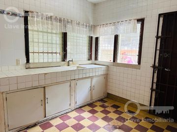Venta de Casa de 2 niveles y 3 habitaciones en calle Zamora, Col. Centro, Coatzacoalcos, Ver.