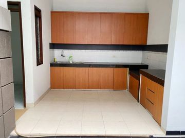 Di Sewakan Rumah Siap Huni 3 Kamar di Batununggal, Mengger Bandung