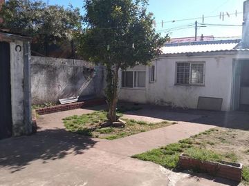 CASA 3 AMB. CON LOCAL *NUEVO VALOR*