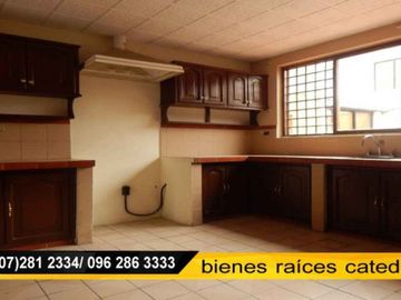 Casa de venta en 10 de agosto - 27 de febrero – código:16769