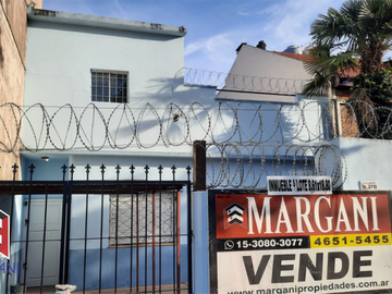 Casa 3 AMB c/ E. Vehiculo- s/ Lote 164m2-EXCELENTE UBICACION