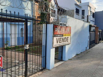 Casa 3 AMB c/ E. Vehiculo- s/ Lote 164m2-EXCELENTE UBICACION
