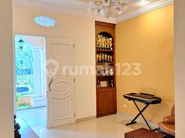 Rumah Kawasan Elite Phg Sapphire Gading Serpong Rapih Apik Mewah