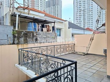 Rumah Kawasan Elite Phg Sapphire Gading Serpong Rapih Apik Mewah