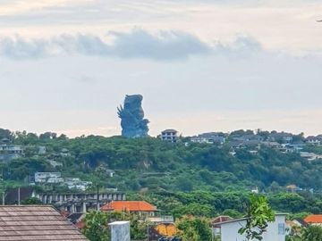 DIJUAL VILLA MEWAH 2 LANTAI DI BALI ALA SULTAN DEKAT TOL MANDRA DAN PANTAI SAWANGAN