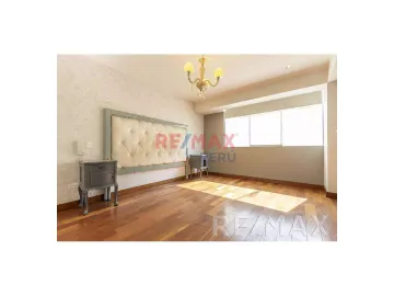 Vendo Lindo, Moderno Y Acogedor Departamento En Chacarilla. ¡Con Acabados De Primera!El Departamento Está Ubicado En La Cuadra 11 De La Av. Velasco As