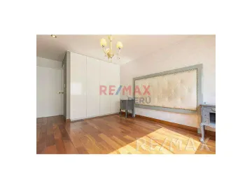 Vendo Lindo, Moderno Y Acogedor Departamento En Chacarilla. ¡Con Acabados De Primera!El Departamento Está Ubicado En La Cuadra 11 De La Av. Velasco As