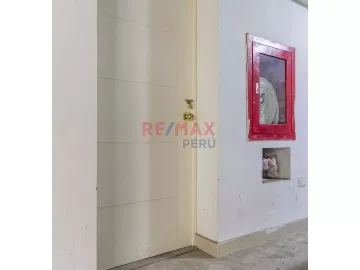 Vendo Lindo, Moderno Y Acogedor Departamento En Chacarilla. ¡Con Acabados De Primera!El Departamento Está Ubicado En La Cuadra 11 De La Av. Velasco As