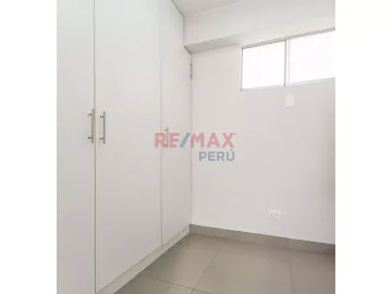 Vendo Lindo, Moderno Y Acogedor Departamento En Chacarilla. ¡Con Acabados De Primera!El Departamento Está Ubicado En La Cuadra 11 De La Av. Velasco As
