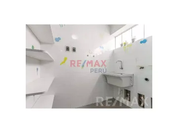 Vendo Lindo, Moderno Y Acogedor Departamento En Chacarilla. ¡Con Acabados De Primera!El Departamento Está Ubicado En La Cuadra 11 De La Av. Velasco As