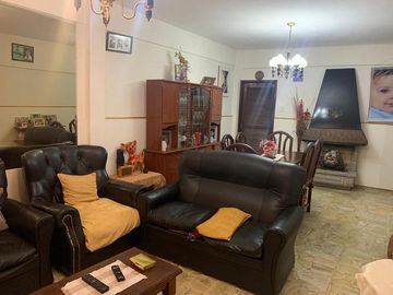 ¡¡CASA DE 5 AMBIENTES EN DOS PLANTAS A LA VENTA!!