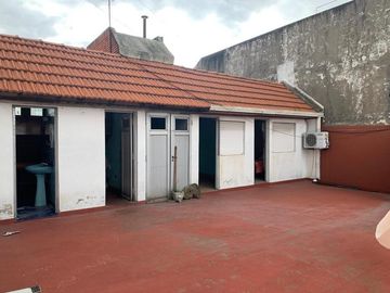 ¡¡CASA DE 5 AMBIENTES EN DOS PLANTAS A LA VENTA!!