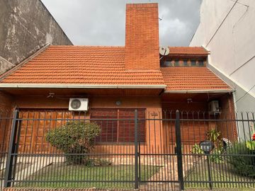 ¡¡CASA DE 5 AMBIENTES EN DOS PLANTAS A LA VENTA!!