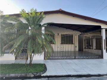 SE VENDE CASA EN BRISAS DEL GOLF OCCIDENTE EN $205,000 AM