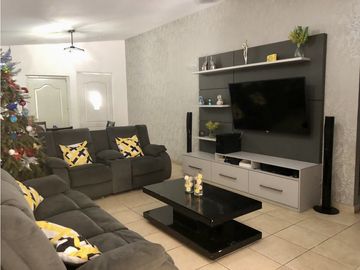 SE VENDE CASA EN BRISAS DEL GOLF OCCIDENTE EN $205,000 AM