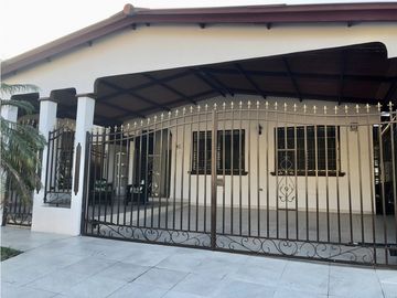 SE VENDE CASA EN BRISAS DEL GOLF OCCIDENTE EN $205,000 AM