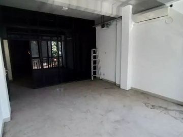 Ruko di jalan veteran , krembangan surabaya