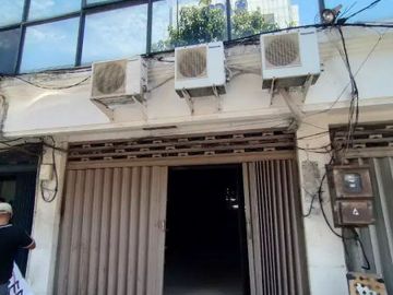 Ruko di jalan veteran , krembangan surabaya