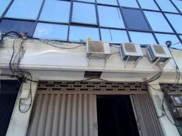 Ruko di jalan veteran , krembangan surabaya