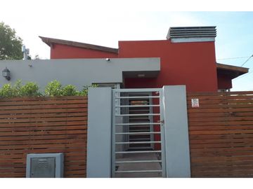 Hermoso Chalet de Corte Moderno en Barrio Jardín de Peralta Ramos!