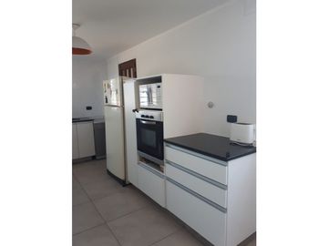 Hermoso Chalet de Corte Moderno en Barrio Jardín de Peralta Ramos!