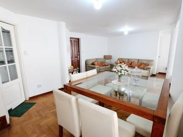 Se Vende Lindo Departamento En Un Primer Piso Con Jardín En Casuarina Baja